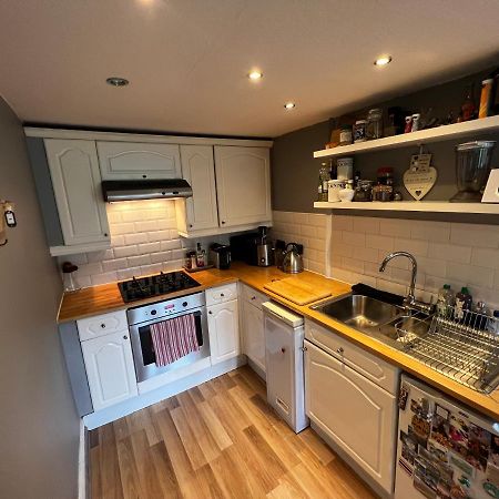 1 Bedroom Flat In Tolcross, Glasgow Top Floor. Exteriör bild