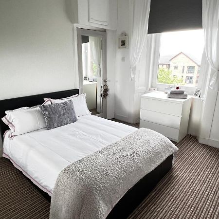 1 Bedroom Flat In Tolcross, Glasgow Top Floor. Exteriör bild