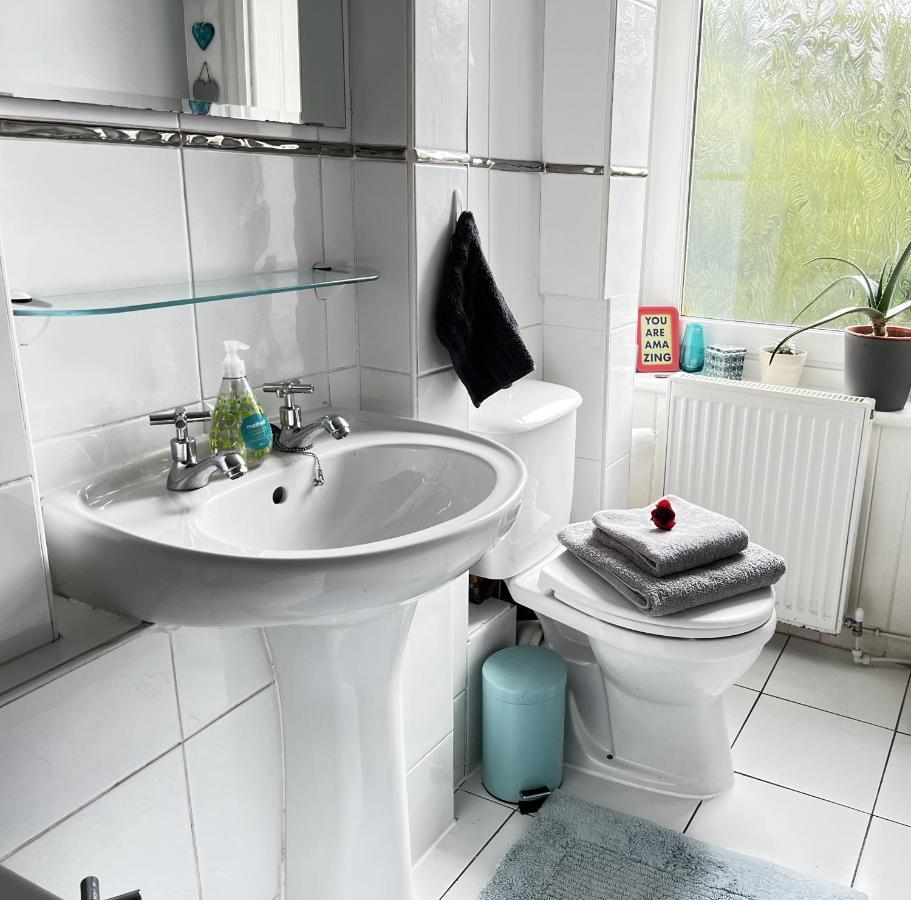 1 Bedroom Flat In Tolcross, Glasgow Top Floor. Exteriör bild
