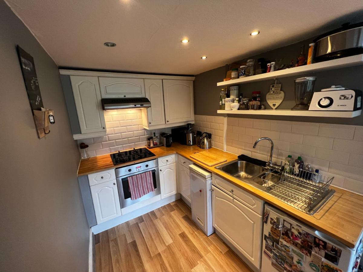 1 Bedroom Flat In Tolcross, Glasgow Top Floor. Exteriör bild
